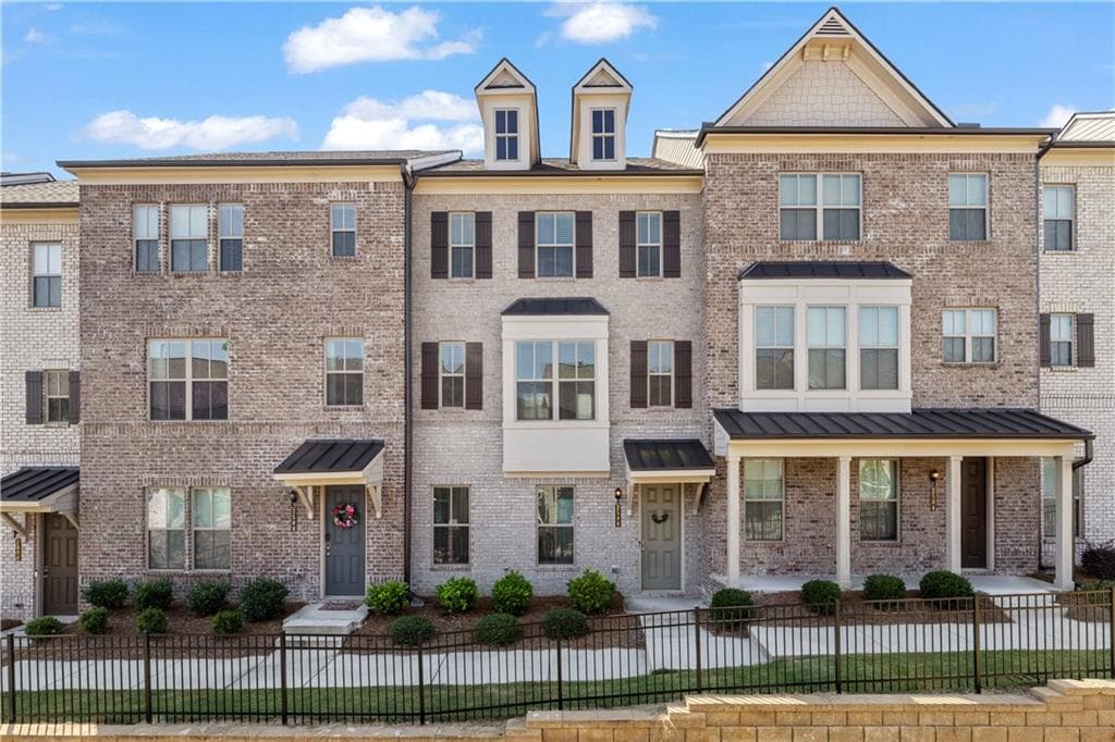 4 bedroom, 4 bathroom, 2,295 sq ft townhouse sold at 2586 Red Alder Alley, Atlanta, GA 30360