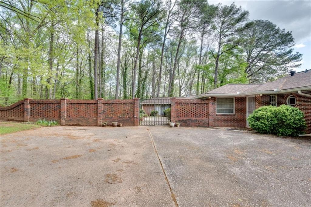 single family residence for sale at 4276 Wieuca Road, Atlanta, GA 30342 — photo 10