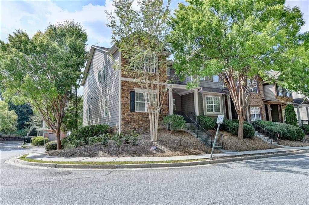 3 bedroom, 3 bathroom, 2,126 sq ft townhouse sold at 5245 Whiteoak Avenue, Smyrna, GA 30080