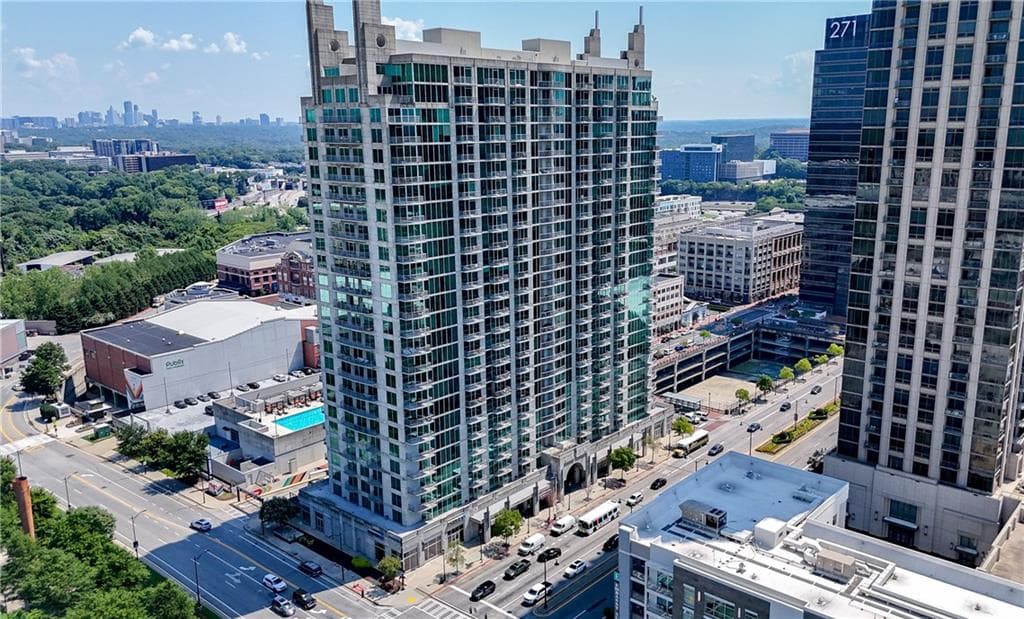 1 bedroom, 1 bathroom, 755 sq ft condominium under contract at 361 17th Street 2315, Atlanta, GA 30363 — photo 2