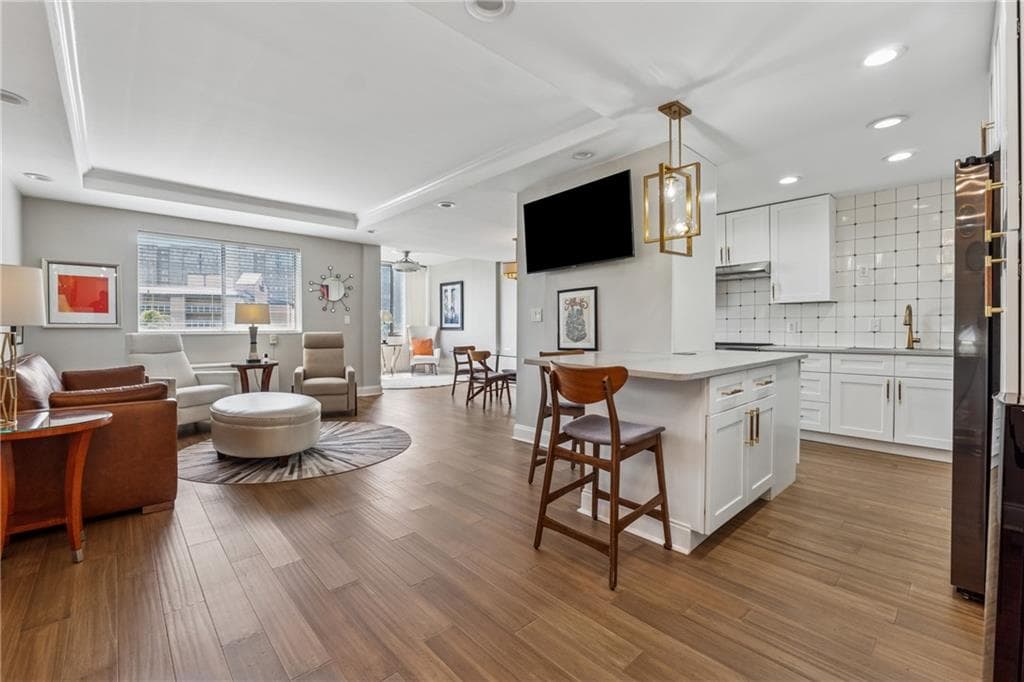 2 bedroom, 2 bathroom, 1,256 sq ft condominium sold at 215 Piedmont Avenue 506, Atlanta, GA 30308