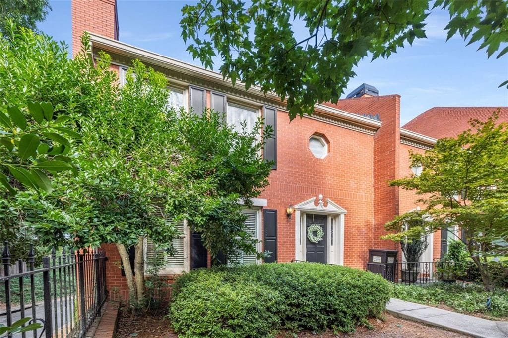3 bedroom, 3 bathroom, 2,180 sq ft townhouse sold at 801 Defoors Mill Circle, Atlanta, GA 30318