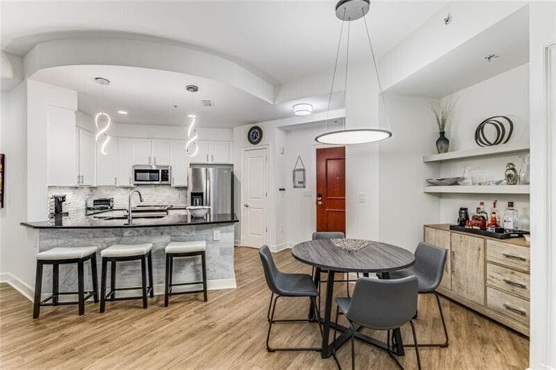 2 bedroom, 2 bathroom, 1,310 sq ft condominium sold at 200 River Vista Drive 713, Atlanta, GA 30339