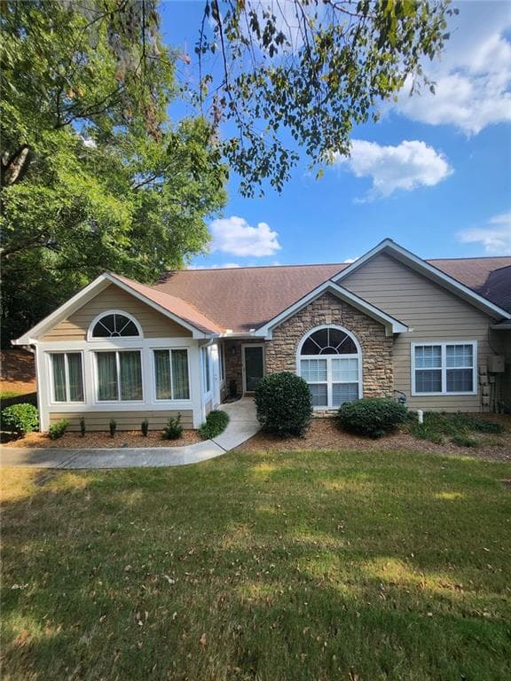 3 bedroom, 2 bathroom, 1,423 sq ft condominium under contract at 1906 KOLB FARM Circle, Marietta, GA 30008
