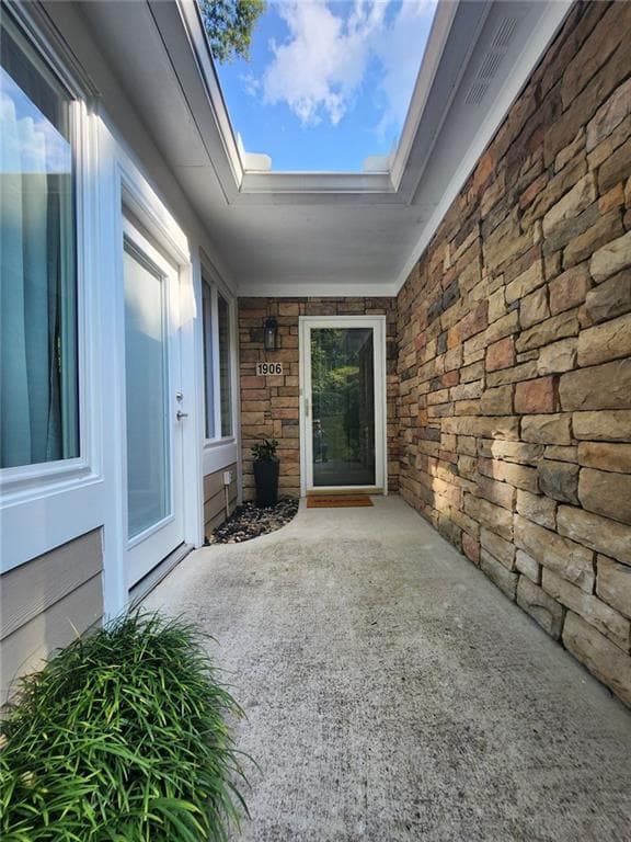 3 bedroom, 2 bathroom, 1,423 sq ft condominium under contract at 1906 KOLB FARM Circle, Marietta, GA 30008 — photo 2