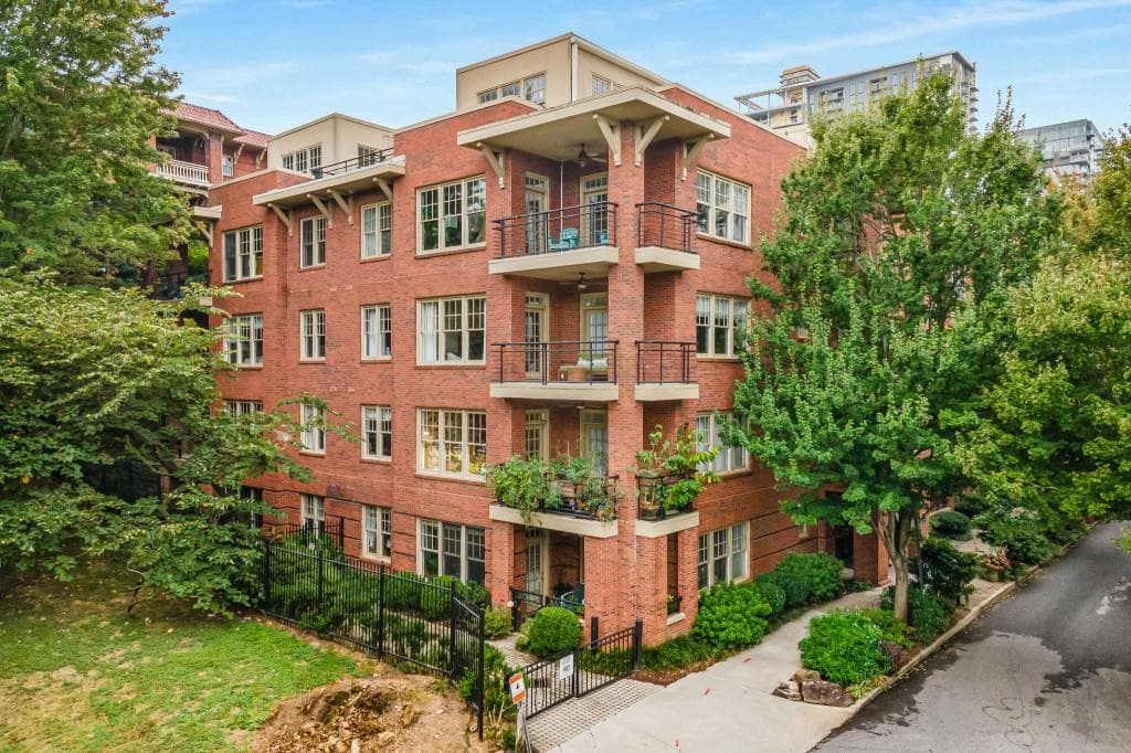 2 bedroom, 2 bathroom, 1,388 sq ft condominium sold at 273 12th Street 210, Atlanta, GA 30309