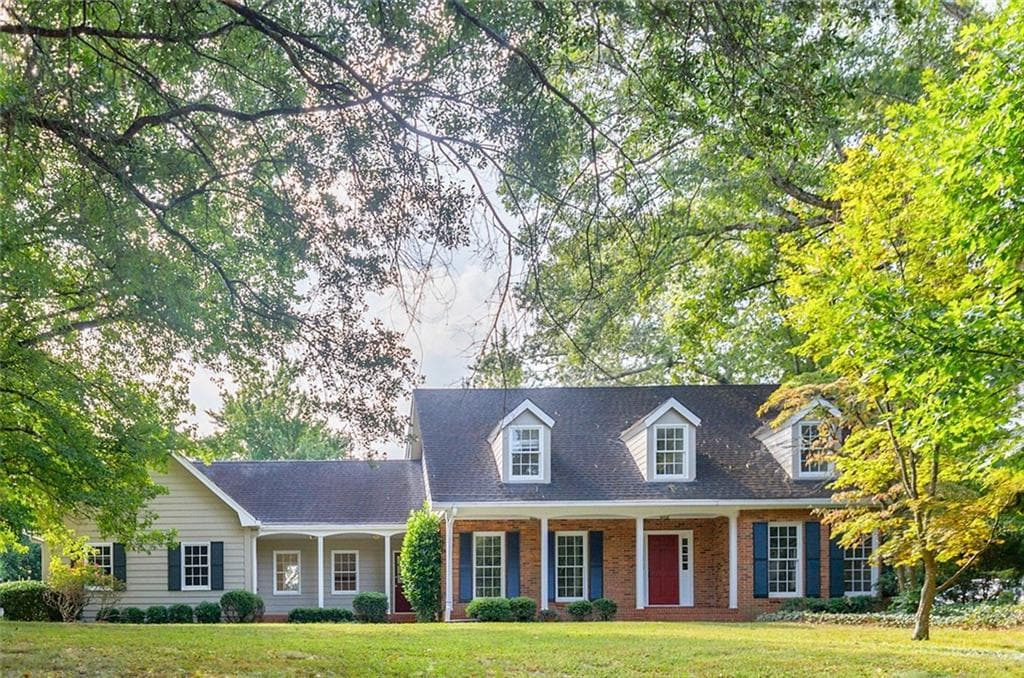 4 bedroom, 3 bathroom single family residence sold at 5149 Stratham Drive, Dunwoody, GA 30338