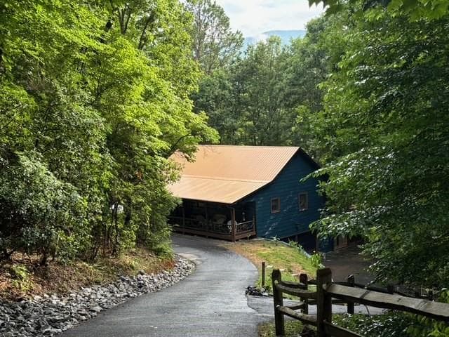 3196 Creekview Road, Hiawassee, GA 30546 — most recent listing photo