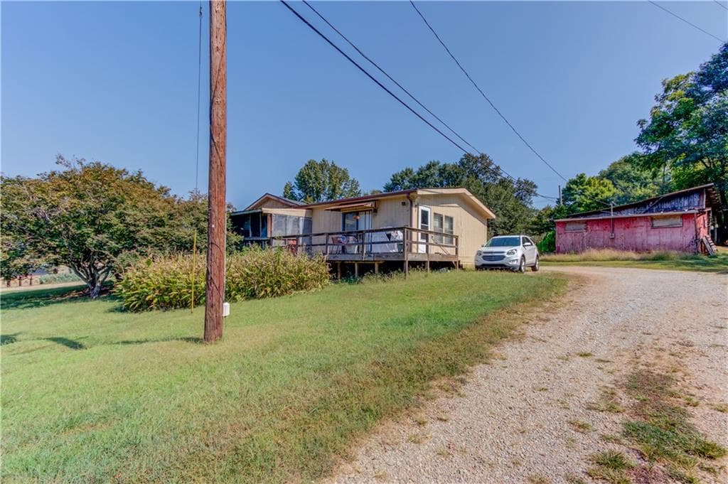 duplex under contract at 6184 Mitchell Street, Flowery Branch, GA 30542 — photo 2