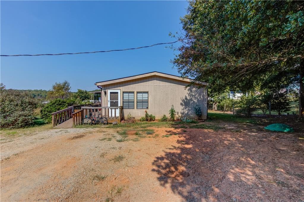 duplex under contract at 6184 Mitchell Street, Flowery Branch, GA 30542 — photo 9