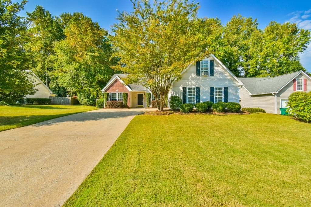 1040 Spring Ives Drive, Lawrenceville, GA 30043 — most recent listing photo