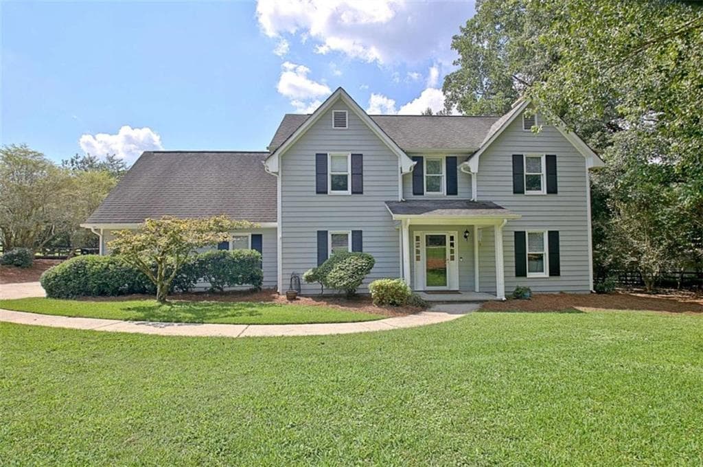 4 bedroom, 3 bathroom, 2,072 sq ft single family residence sold at 250 E Crestwood Road, Tyrone, GA 30290