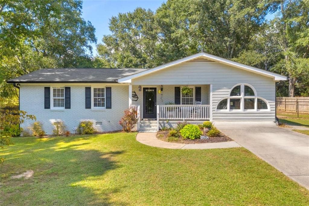 4 bedroom, 2 bathroom, 1,311 sq ft single family residence sold at 121 Ashwood Drive, Winder, GA 30680