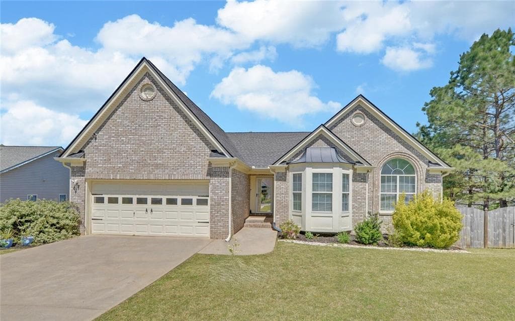 3 bedroom, 2 bathroom, 2,364 sq ft single family residence sold at 2800 Araglin Drive, Dacula, GA 30019