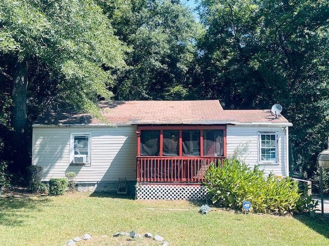 2 bedroom, 1 bathroom, 725 sq ft single family residence sold at 2375 BAKER Road, Atlanta, GA 30318