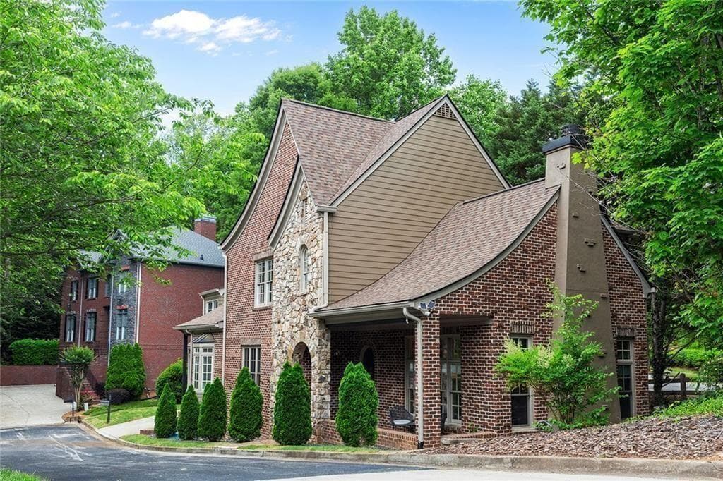 580 Cliftwood Court, Sandy Springs, GA 30328 — most recent listing photo