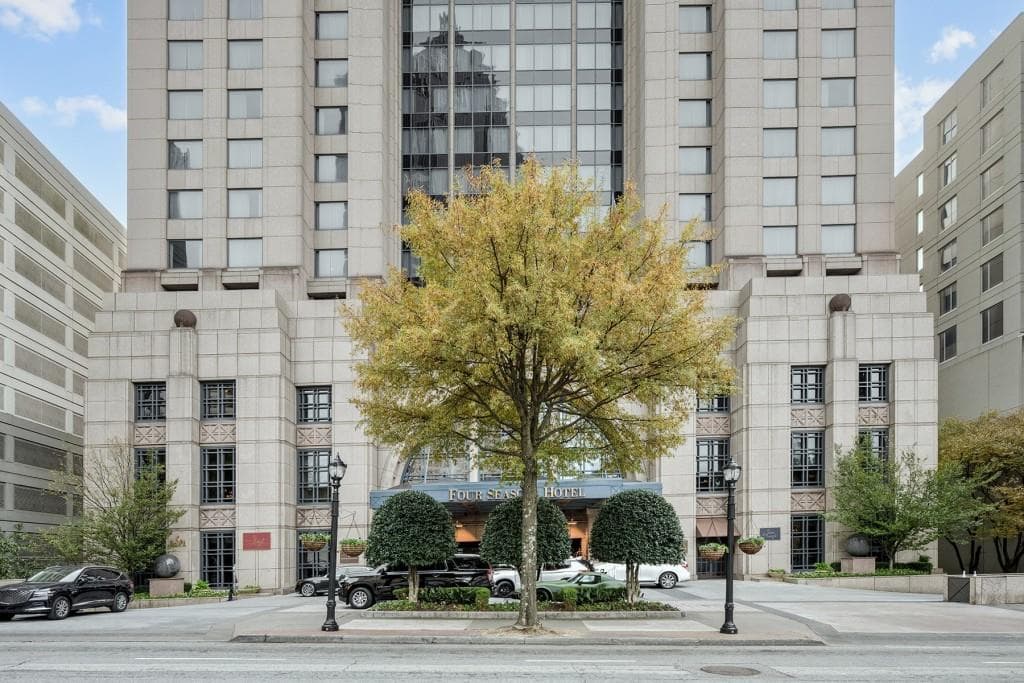 1 bedroom, 1 bathroom, 988 sq ft condominium sold at 75 14th Street 4140, Atlanta, GA 30309