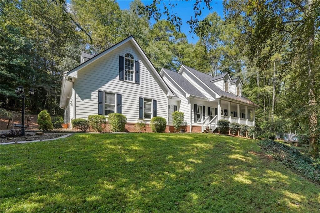7 bedroom, 4 bathroom, 4,400 sq ft single family residence for sale at 5090 Eubanks Road, Woodstock, GA 30188 — photo 4