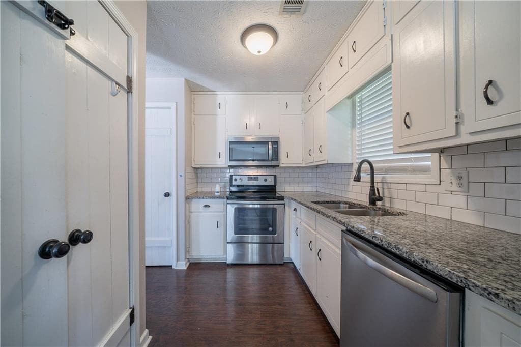 4 bedroom, 2 bathroom, 1,638 sq ft single family residence under contract at 4569 Iroquois Trail, Duluth, GA 30096 — photo 7