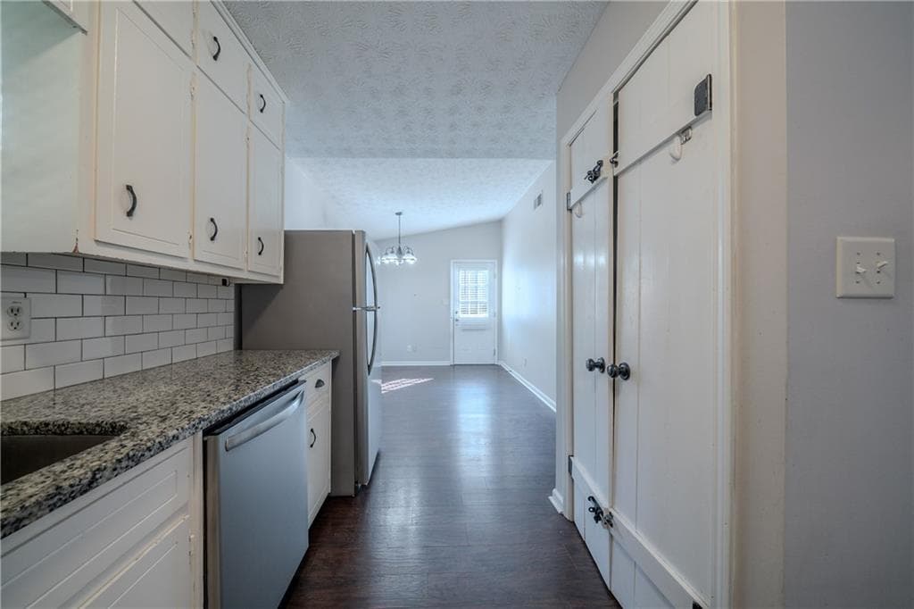 4 bedroom, 2 bathroom, 1,638 sq ft single family residence under contract at 4569 Iroquois Trail, Duluth, GA 30096 — photo 9