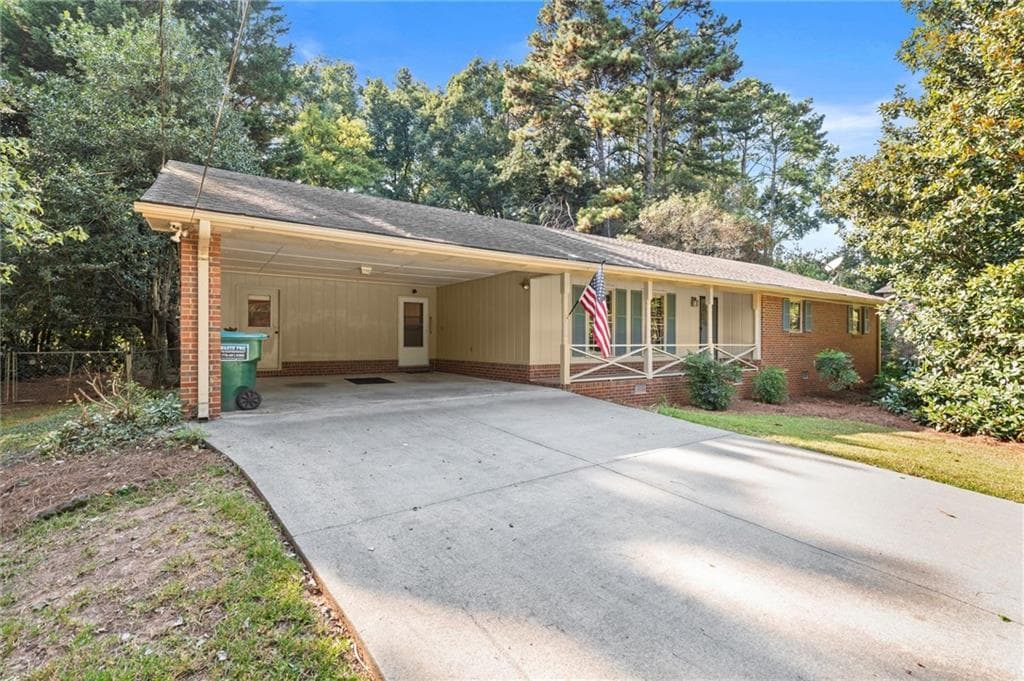 484 Horseshoe Circle, Lilburn, GA 30047 — most recent listing photo