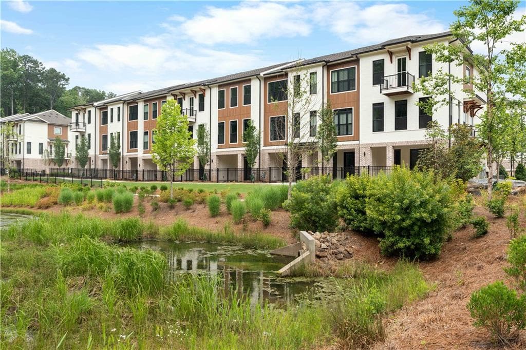 2 bedroom, 3 bathroom, 1,674 sq ft townhouse sold at 344 Olmstead Way 32, Alpharetta, GA 30022