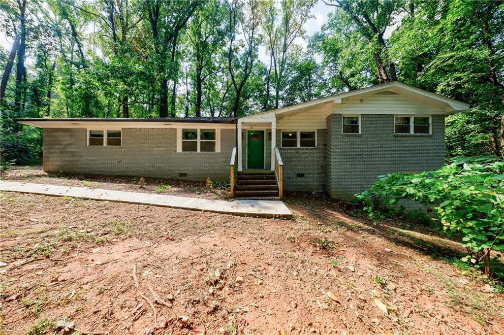 4 bedroom, 2 bathroom, 2,214 sq ft single family residence for sale at 4305 Christine Court, Decatur, GA 30035 — photo 3