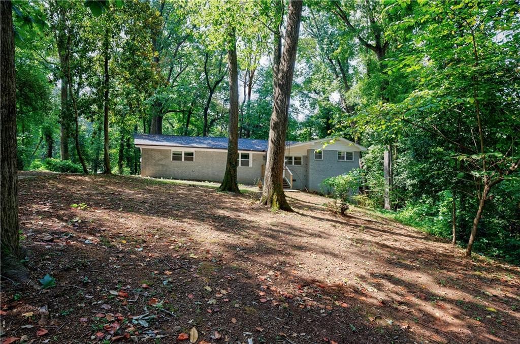 4 bedroom, 2 bathroom, 2,214 sq ft single family residence for sale at 4305 Christine Court, Decatur, GA 30035 — photo 4