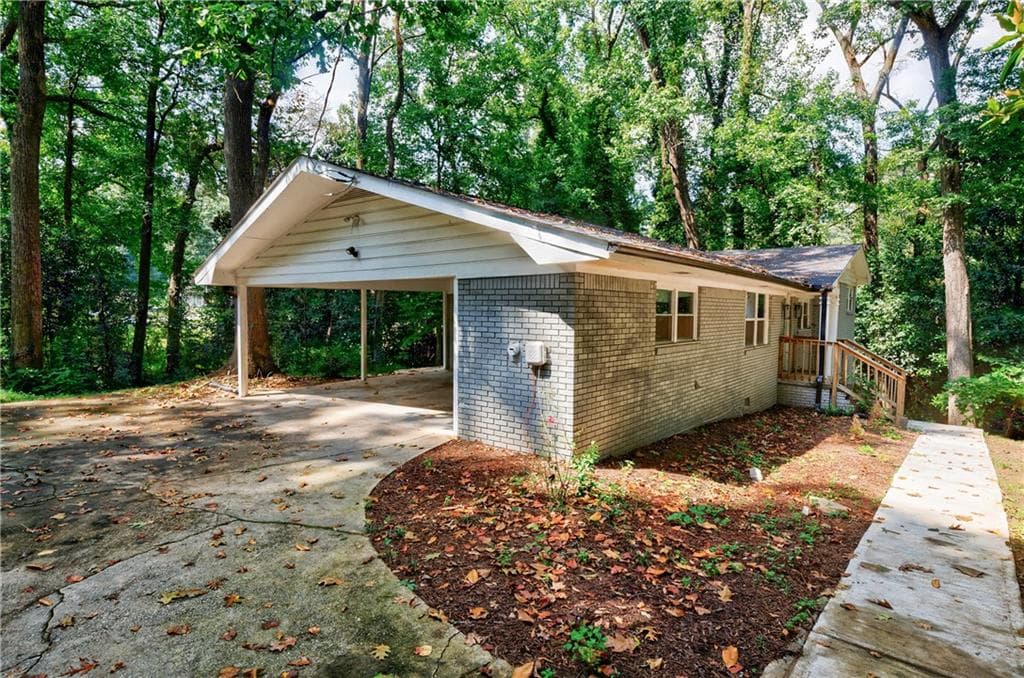 4 bedroom, 2 bathroom, 2,214 sq ft single family residence for sale at 4305 Christine Court, Decatur, GA 30035 — photo 5