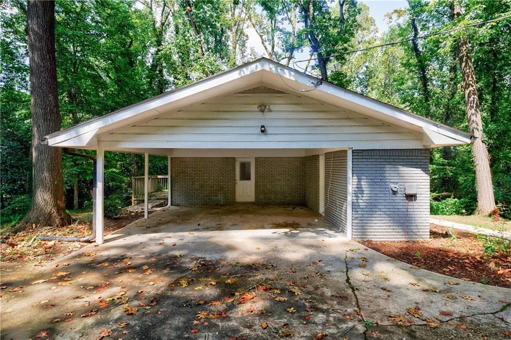4 bedroom, 2 bathroom, 2,214 sq ft single family residence for sale at 4305 Christine Court, Decatur, GA 30035 — photo 6