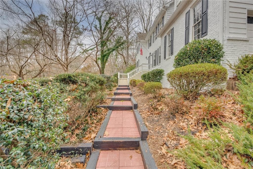 5 bedroom, 4 bathroom, 2,524 sq ft single family residence for sale at 2093 Breconridge Drive, Marietta, GA 30064 — photo 2