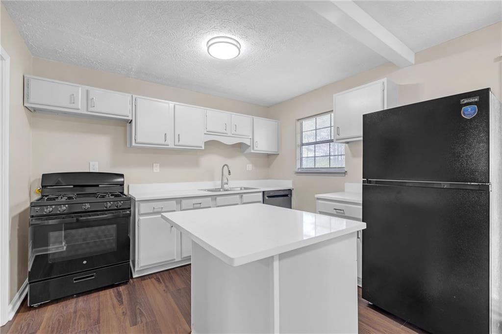 4 bedroom, 3 bathroom, 2,047 sq ft single family residence under contract at 4690 Big Valley Court, Stone Mountain, GA 30083 — photo 6