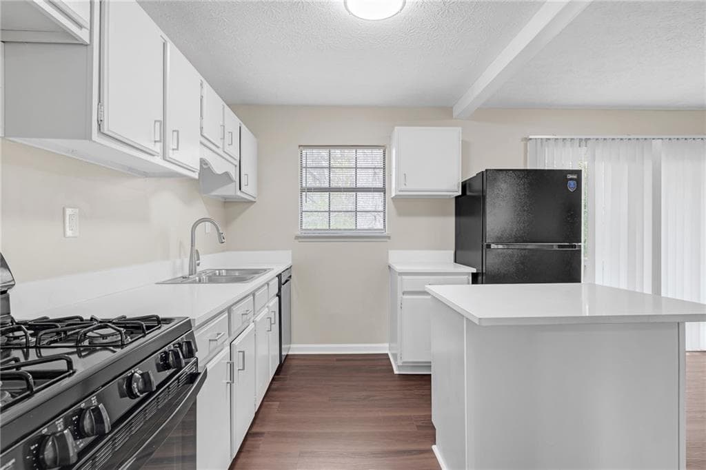4 bedroom, 3 bathroom, 2,047 sq ft single family residence under contract at 4690 Big Valley Court, Stone Mountain, GA 30083 — photo 8