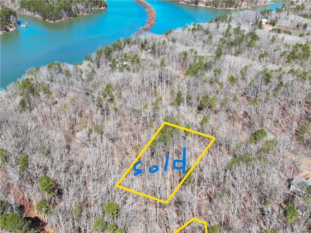 single family residence under contract at 7606 Pine Place, Murrayville, GA 30564 — photo 2