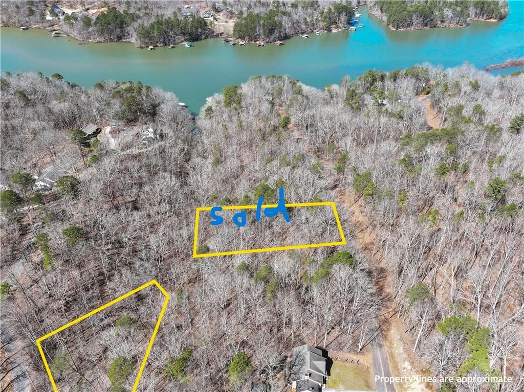 single family residence under contract at 7606 Pine Place, Murrayville, GA 30564 — photo 3
