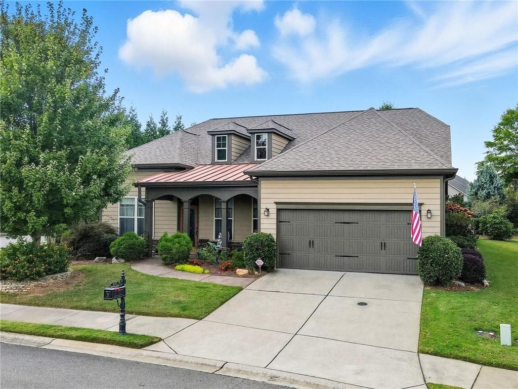 3 bedroom, 3 bathroom, 2,430 sq ft single family residence sold at 633 Hemlock Trail, Canton, GA 30114