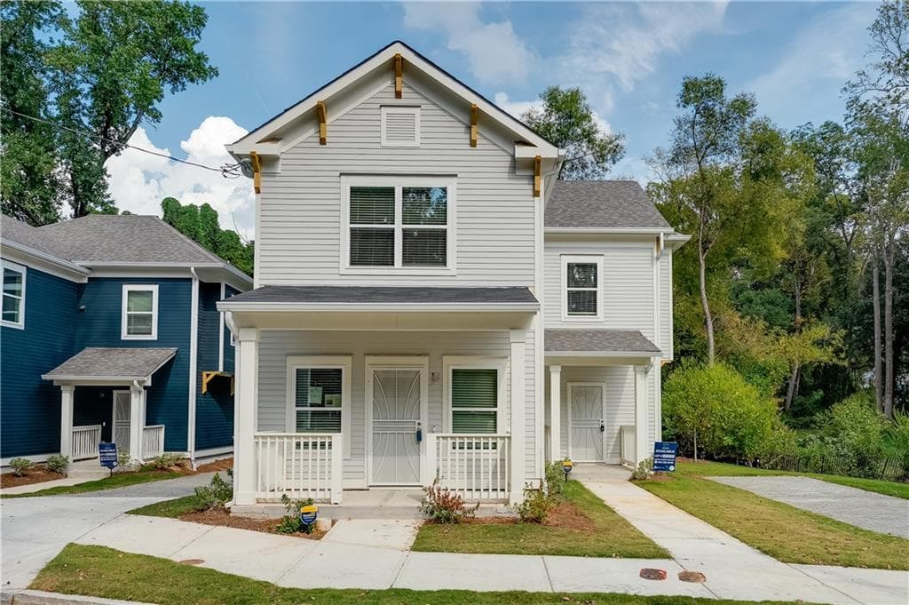 3 bedroom, 3 bathroom, 1,326 sq ft townhouse for sale at 964 Lawton Street, Atlanta, GA 30310 — photo 2