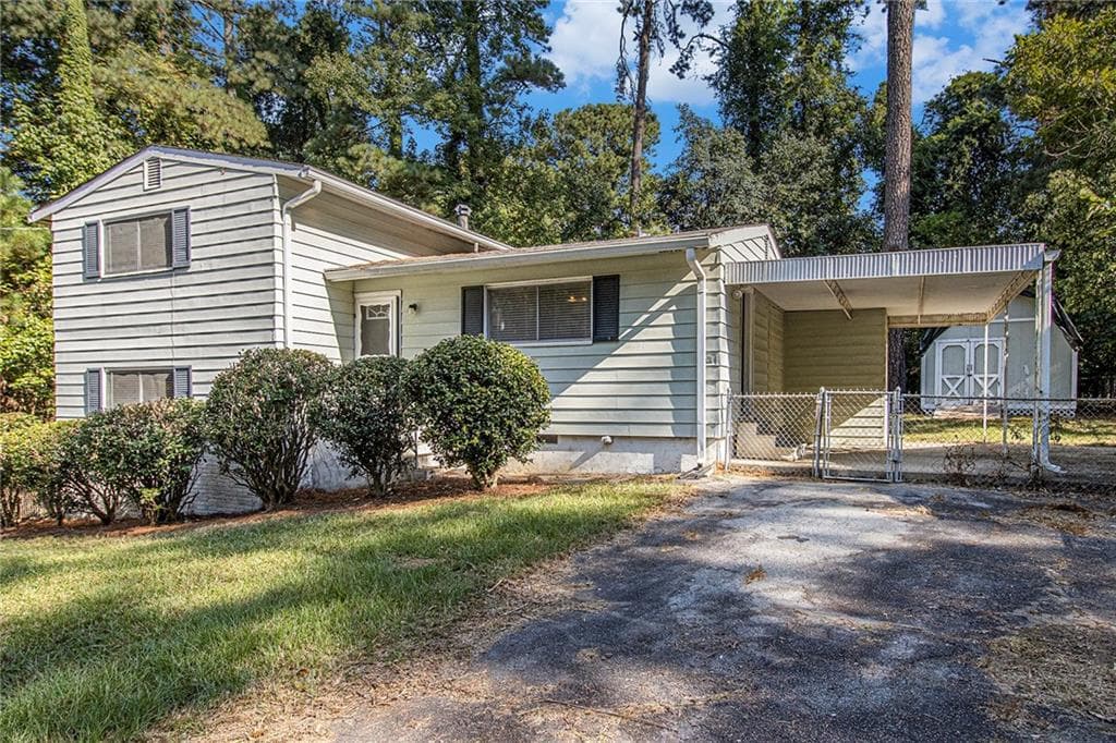 4 bedroom, 2 bathroom, 1,325 sq ft single family residence for sale at 1961 Kenwood Road, Smyrna, GA 30082 — photo 4