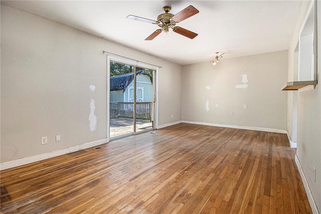 4 bedroom, 2 bathroom, 1,325 sq ft single family residence for sale at 1961 Kenwood Road, Smyrna, GA 30082 — photo 6
