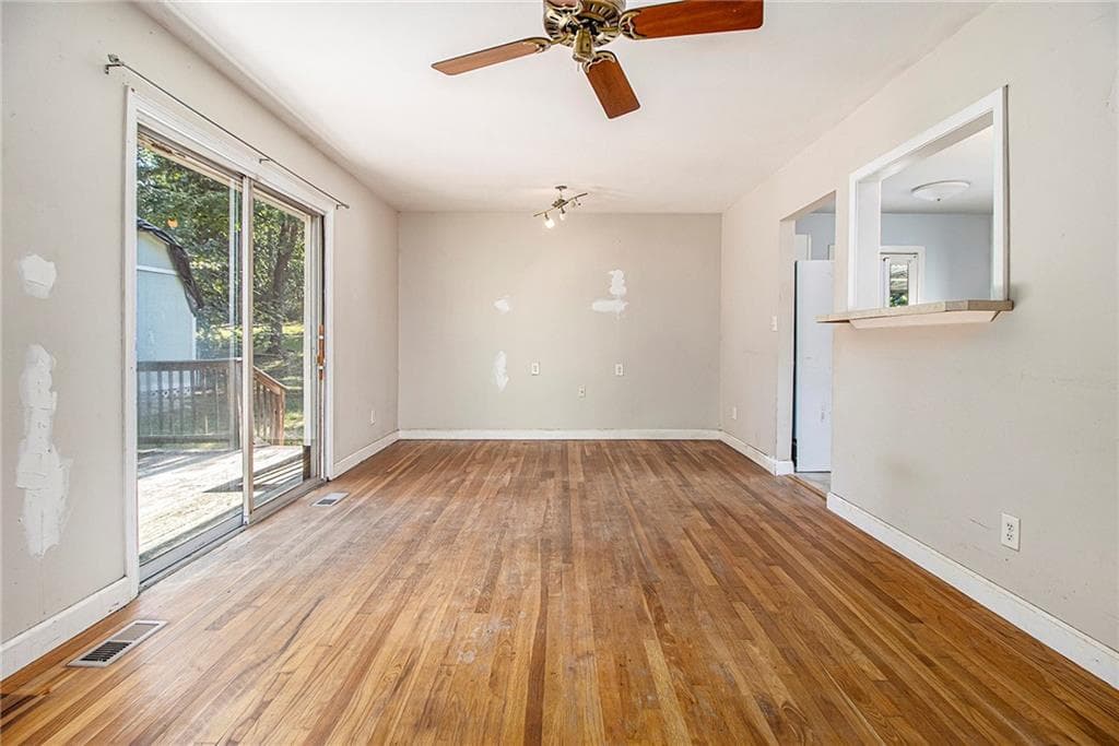 4 bedroom, 2 bathroom, 1,325 sq ft single family residence for sale at 1961 Kenwood Road, Smyrna, GA 30082 — photo 7