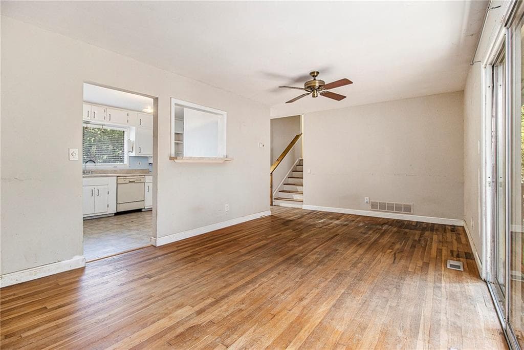 4 bedroom, 2 bathroom, 1,325 sq ft single family residence for sale at 1961 Kenwood Road, Smyrna, GA 30082 — photo 8