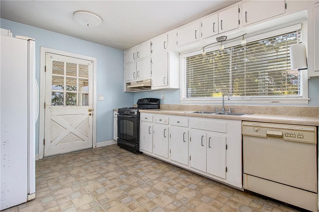 4 bedroom, 2 bathroom, 1,325 sq ft single family residence for sale at 1961 Kenwood Road, Smyrna, GA 30082 — photo 10