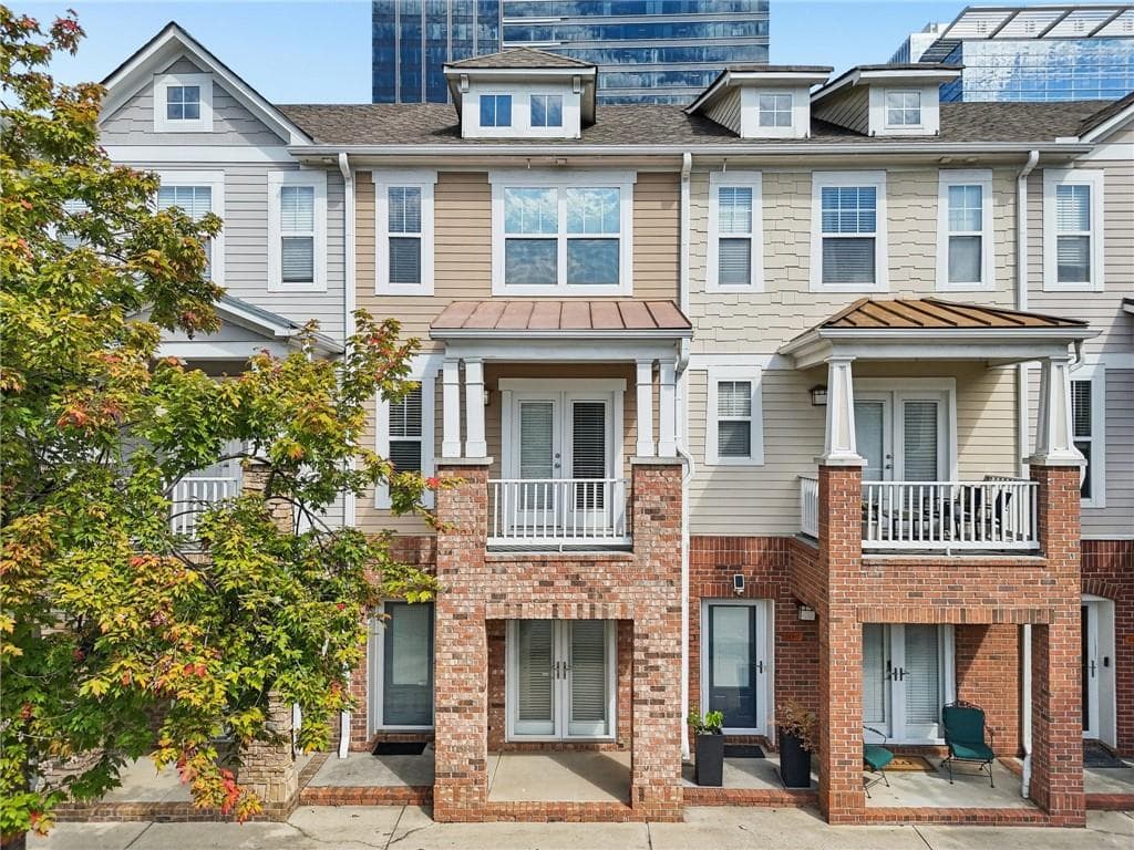 3 bedroom, 4 bathroom, 1,270 sq ft townhouse sold at 213 16th Street 8, Atlanta, GA 30363