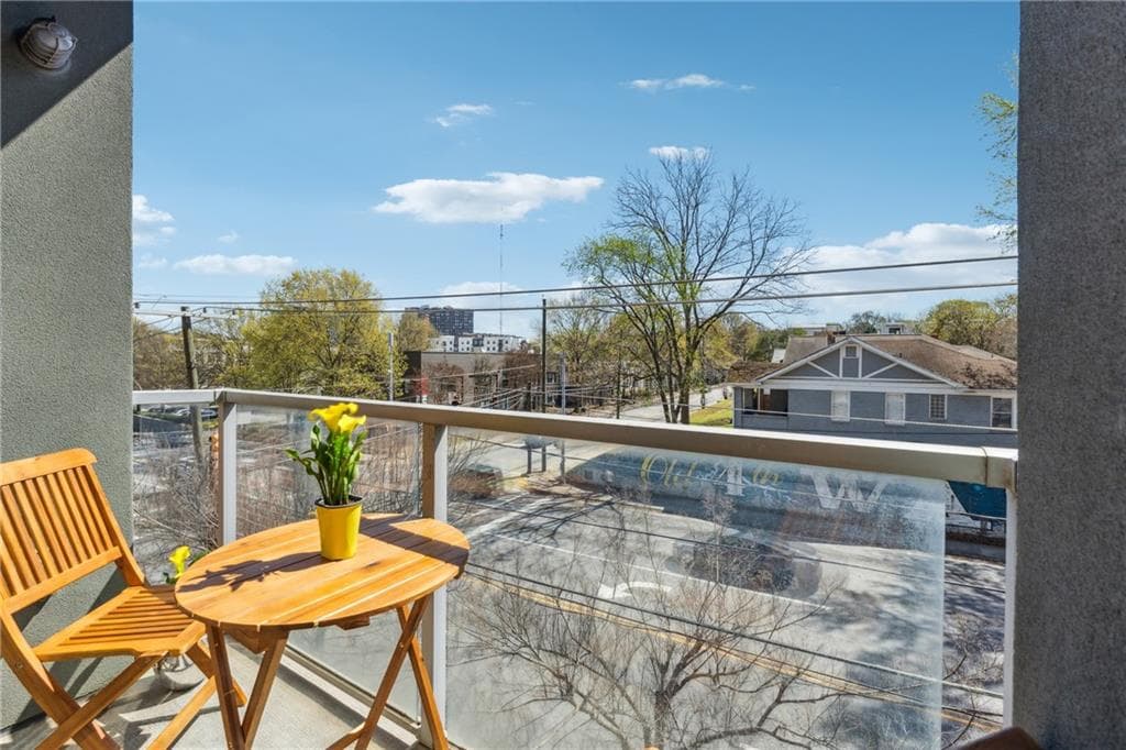 1 bedroom, 1 bathroom, 721 sq ft condominium sold at 620 Glen Iris Drive 313, Atlanta, GA 30308