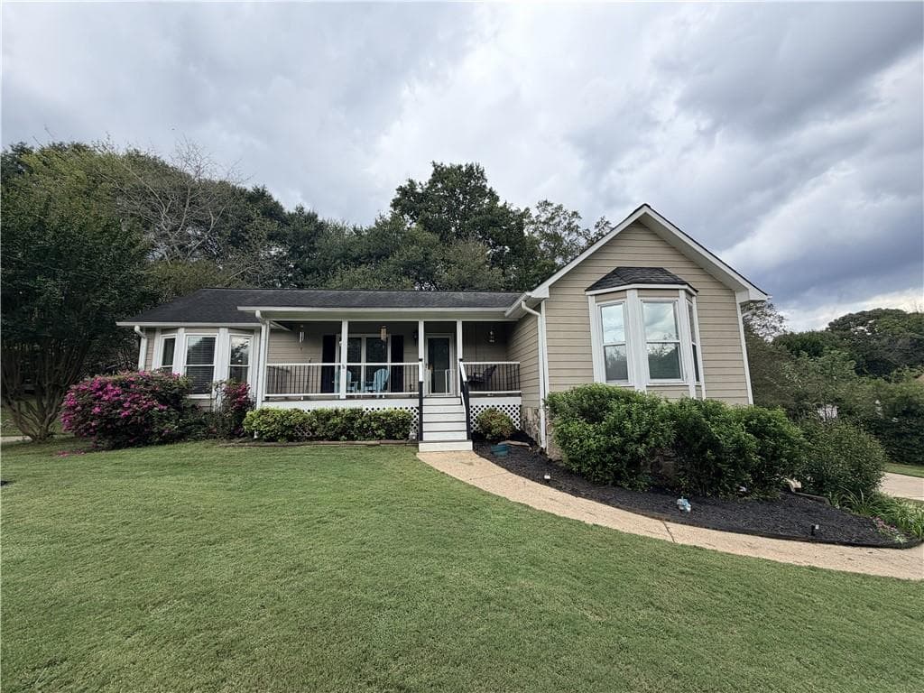 3 bedroom, 2 bathroom, 1,915 sq ft single family residence sold at 516 E Cherokee Court, Woodstock, GA 30188