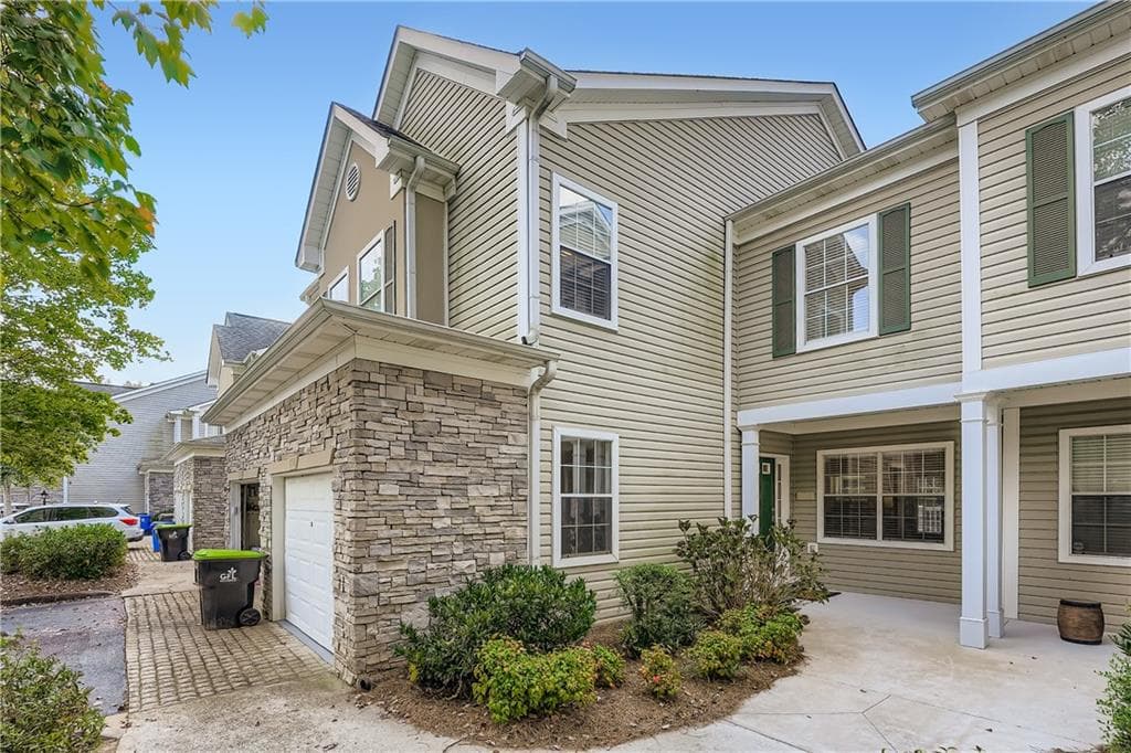 3 bedroom, 3 bathroom, 1,528 sq ft condominium under contract at 404 Las Brasis Court, Peachtree City, GA 30269 — photo 2