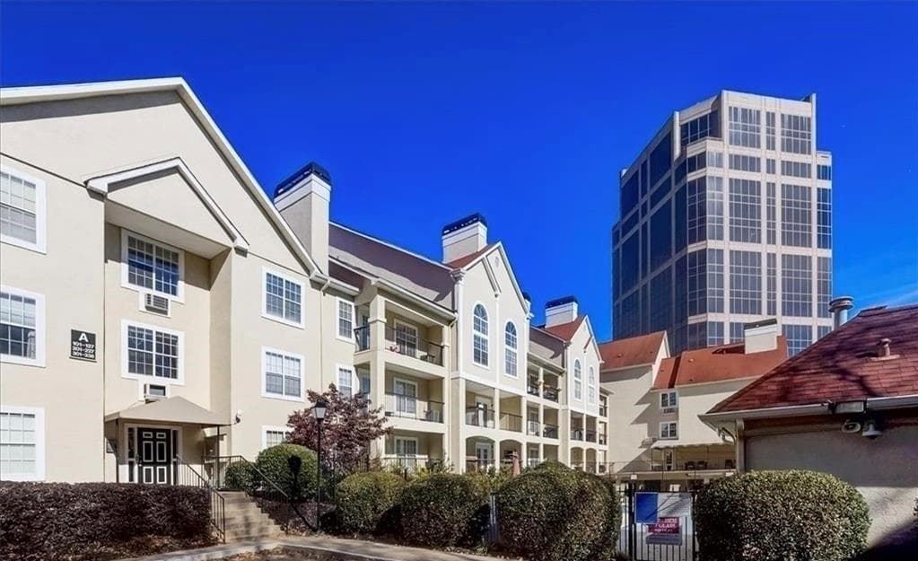 3655 Habersham Road 329, Atlanta, GA 30305 — most recent listing photo