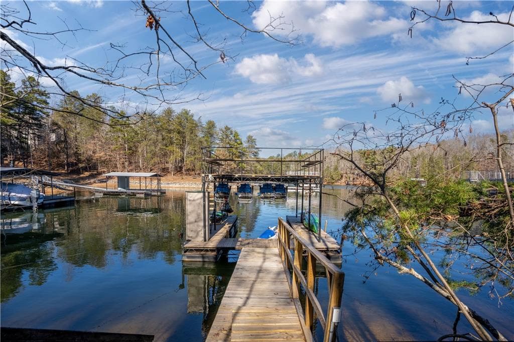 2 bedroom, 2 bathroom, 720 sq ft single family residence for sale at 3551 Monroe Circle, Gainesville, GA 30506