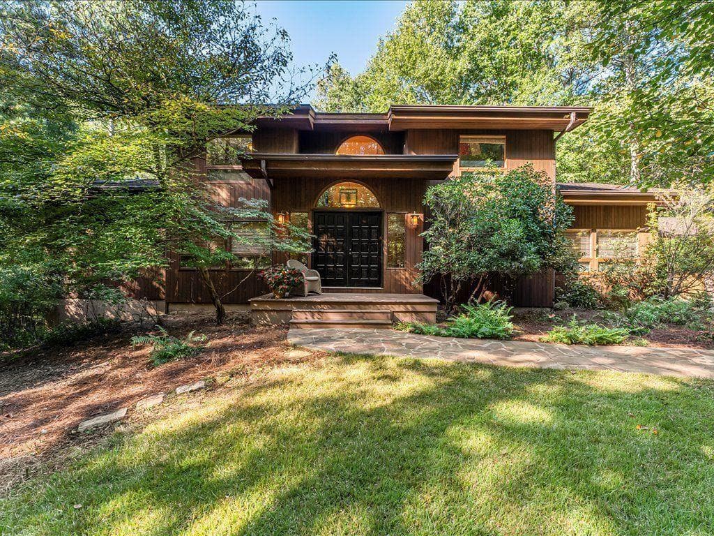 4 bedroom, 4 bathroom, 6,547 sq ft single family residence sold at 315 Crabapple Springs Way, Woodstock, GA 30188