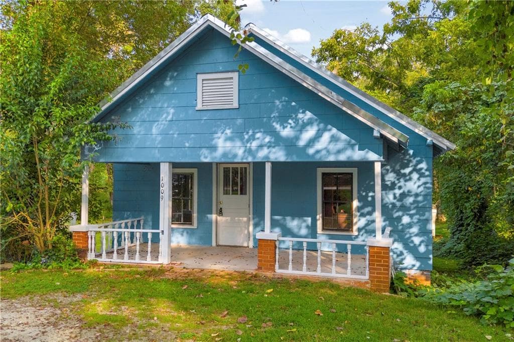 1009 S Pond Street, Toccoa, GA 30577 — most recent listing photo